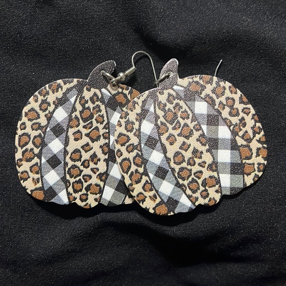 Leopard print and plaid leather pumpkin earring - Picture 1 of 1
